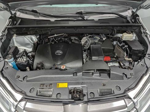 Used 2019 Toyota Highlander LE image 14