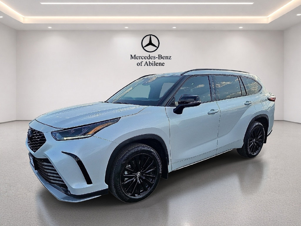 Used 2024 Toyota Highlander XSE FWD image 2