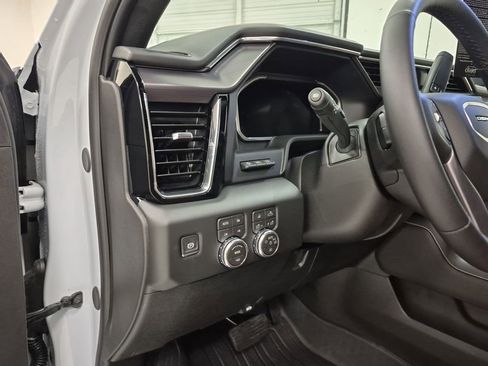 New 2026 GMC Sierra 2500 Denali Ultimate w/ LPO, Black Badging Package image 18