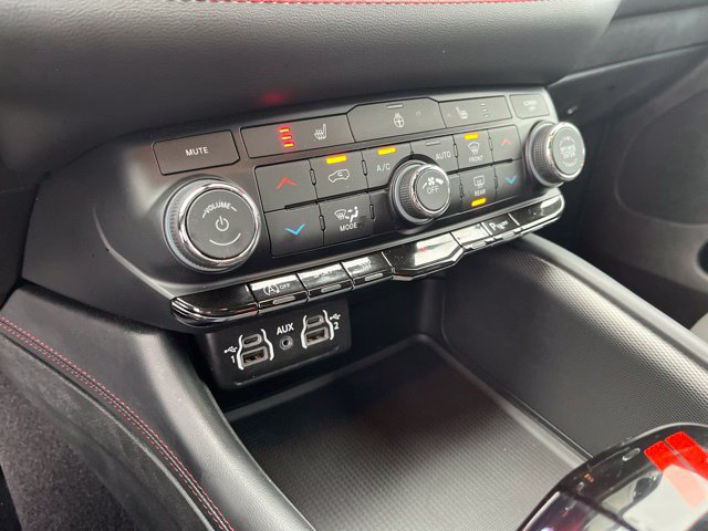 Used 2025 Dodge Durango GT w/ Blacktop Package RWD image 25