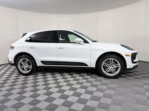 Certified 2022 Porsche Macan AWD/4WD image 9