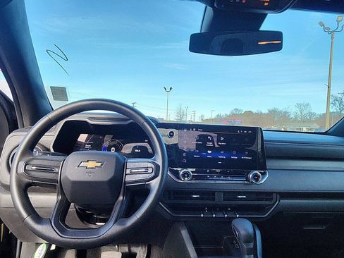 Used 2024 Chevrolet Colorado W/T image 16