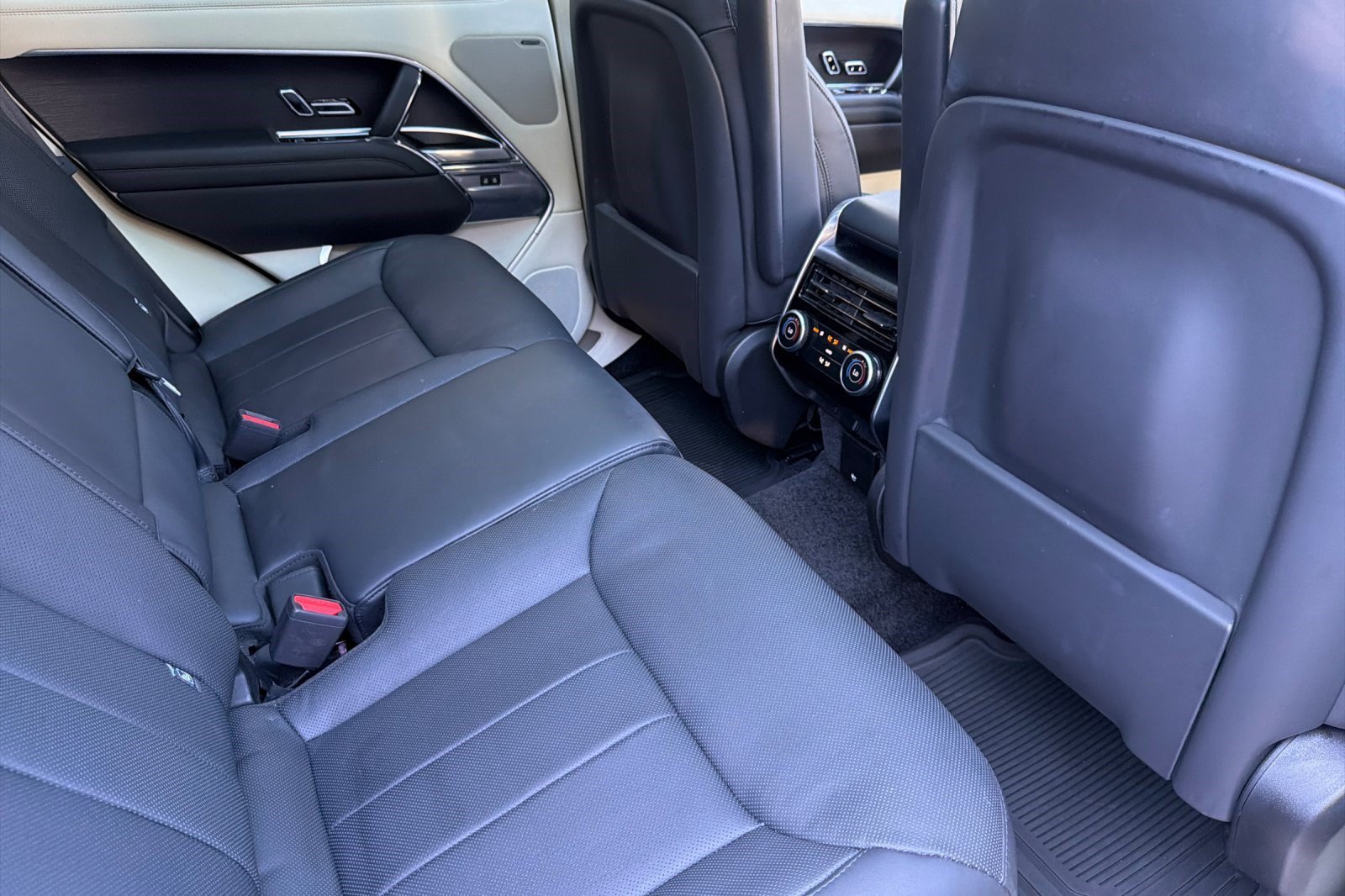Used 2023 Land Rover Range Rover SE AWD/4WD image 33