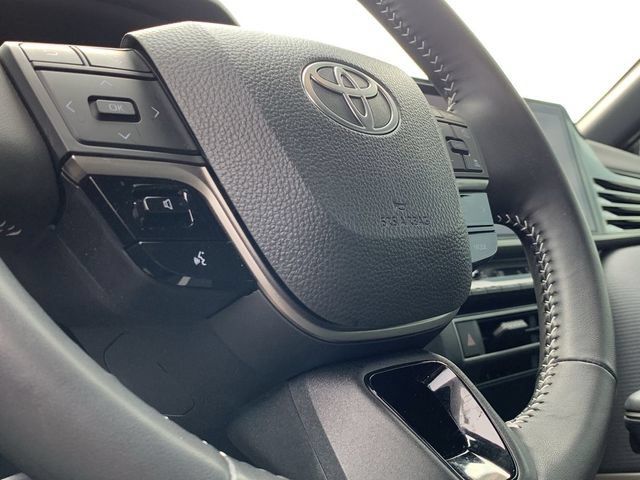 Used 2025 Toyota Camry SE w/ Multimedia Upgrade Package FWD image 19