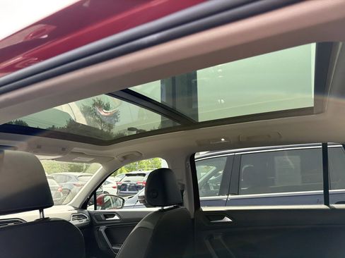 Used 2019 Volkswagen Tiguan SE w/ Panoramic Sunroof Package AWD/4WD image 10