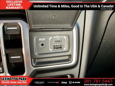 Used 2021 Jeep Wrangler Unlimited Rubicon AWD/4WD image 16