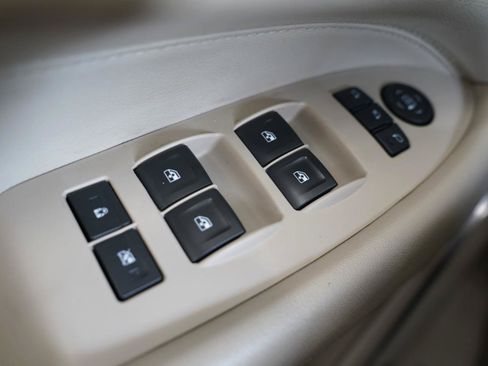 Used 2019 Cadillac Escalade ESV Premium Luxury w/ LPO, Radiant Package AWD/4WD image 27