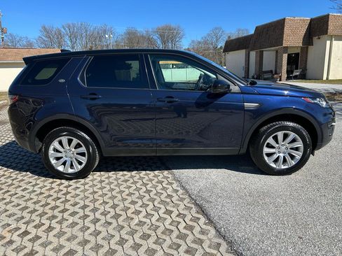 Used 2017 Land Rover Discovery Sport SE image 4