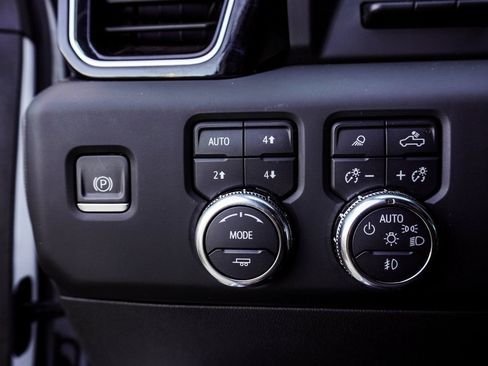 Used 2024 GMC Sierra 2500 Denali Ultimate AWD/4WD image 32