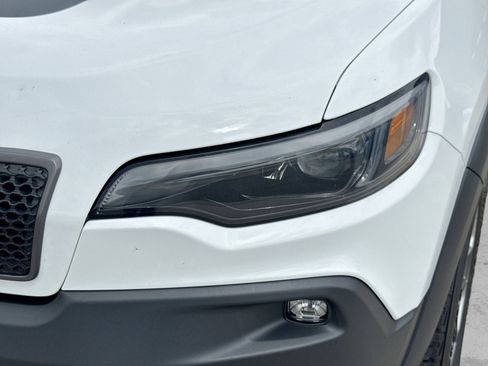 Used 2019 Jeep Cherokee Trailhawk w/ Comfort/Convenience Group AWD/4WD image 13