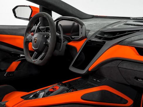 Used 2024 Lamborghini Revuelto AWD/4WD image 31