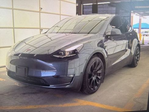 Used 2023 Tesla Model Y Long Range AWD/4WD image 2