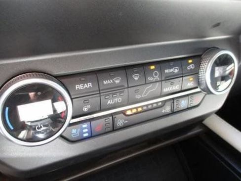 Used 2021 Ford Expedition Platinum image 13