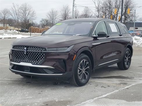 Certified 2025 Lincoln Nautilus Premier image 3