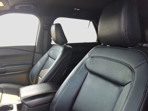 Used 2020 Ford Explorer XLT w/ Equipment Group 202A AWD/4WD image 17