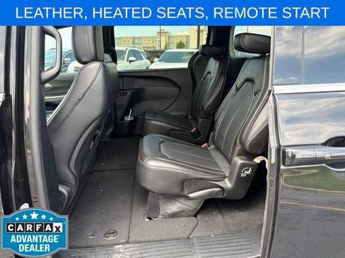 Used 2025 Chrysler Pacifica Select FWD image 11