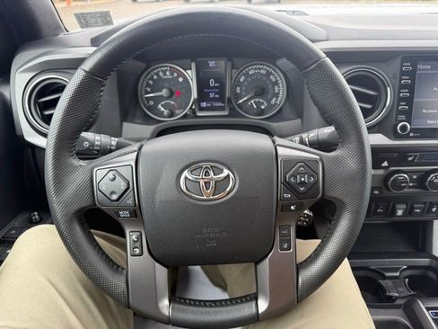 Used 2022 Toyota Tacoma TRD Off-Road w/ TRD Premium Off Road Package AWD/4WD image 20