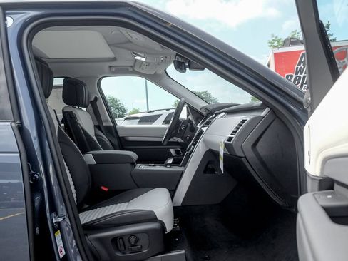 New 2026 Land Rover Discovery Limited Edition AWD/4WD image 21