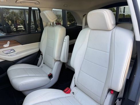 Used 2023 Mercedes-Benz GLS 450 4MATIC image 13