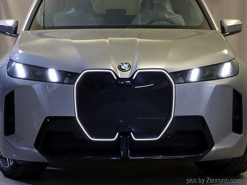 Used 2026 BMW iX xDrive60 image 5