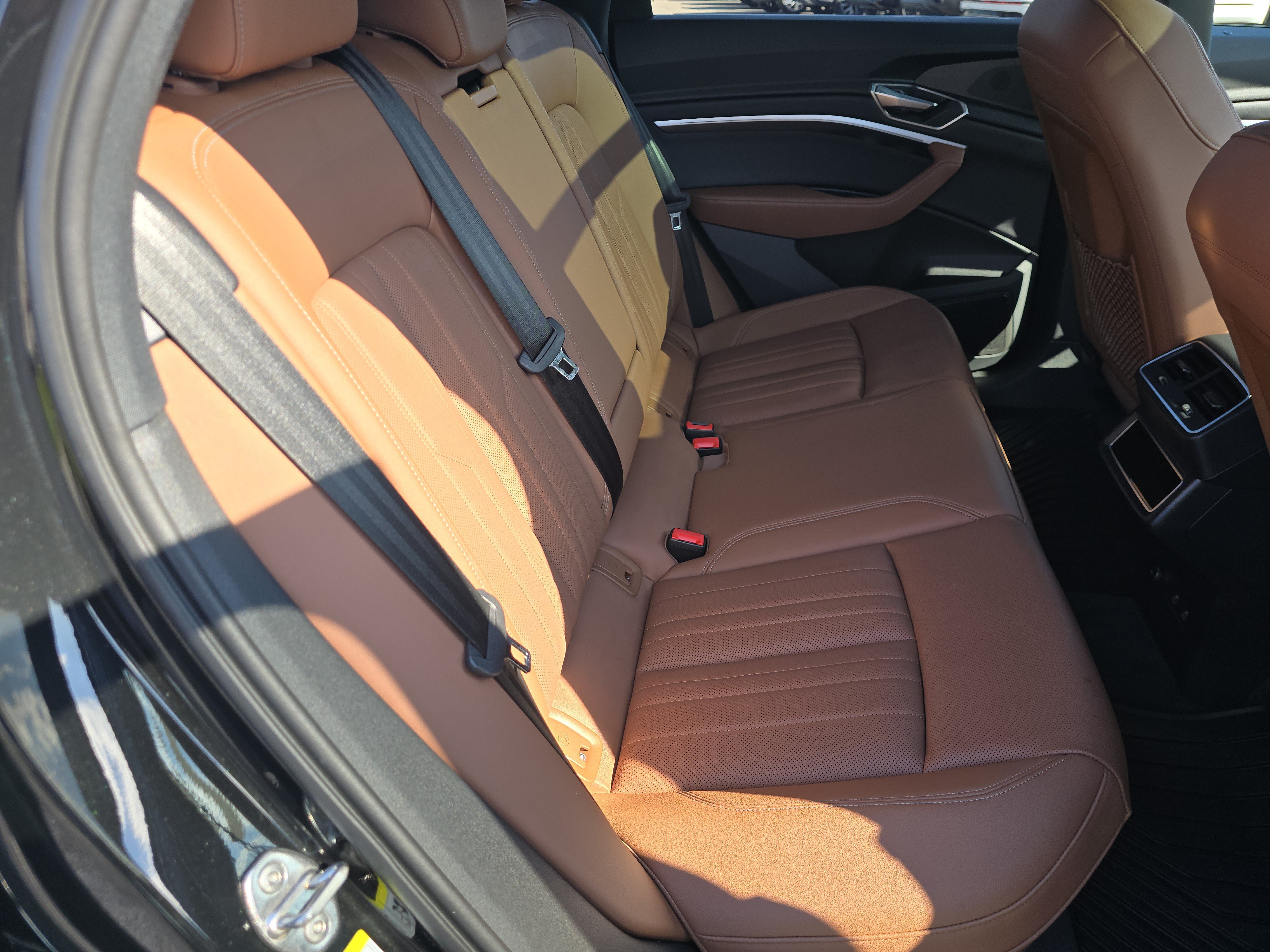 Used 2024 Audi Q8 e-tron Premium Plus AWD/4WD image 19