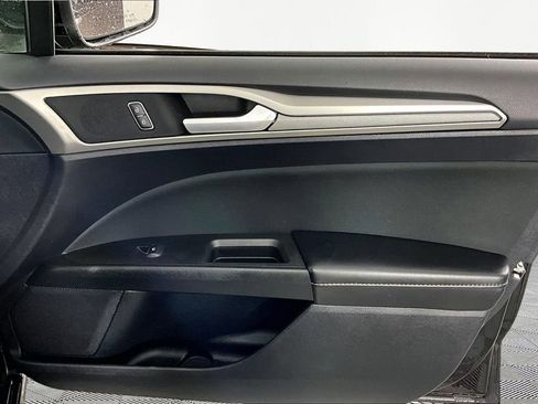 Used 2020 Ford Fusion SE FWD image 24