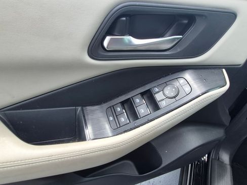 Certified 2024 Nissan Rogue SV FWD image 10