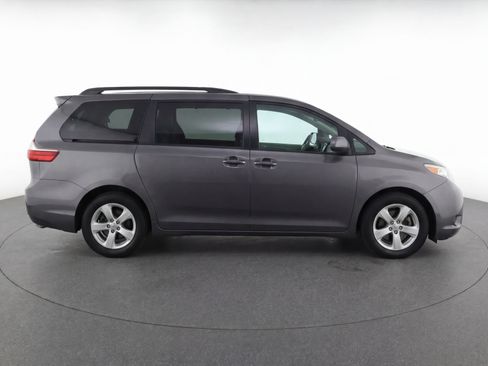 Used 2015 Toyota Sienna LE FWD image 9