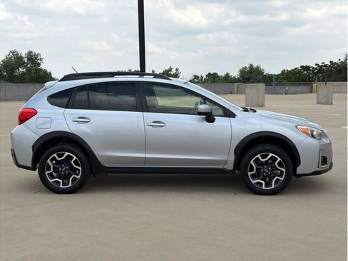 Used 2017 Subaru Crosstrek 2.0i Premium AWD/4WD image 9