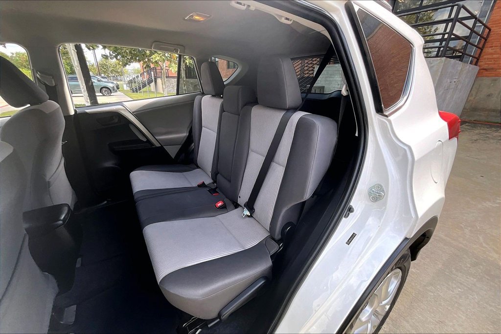 Used 2013 Toyota RAV4 LE FWD image 35