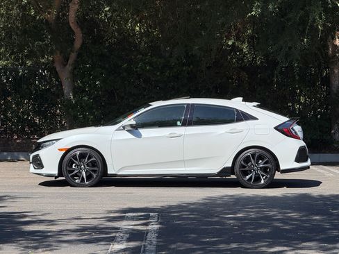 Used 2018 Honda Civic Sport Touring image 2