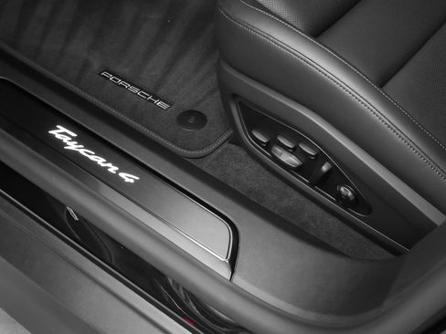 New 2026 Porsche Taycan image 29