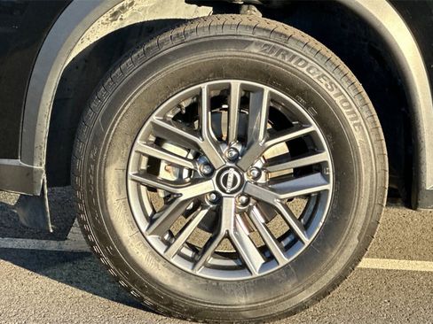 Used 2023 Nissan Rogue S image 32