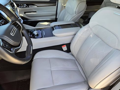 Used 2022 Jeep Grand Wagoneer Series II w/ Premium Group II AWD/4WD image 9