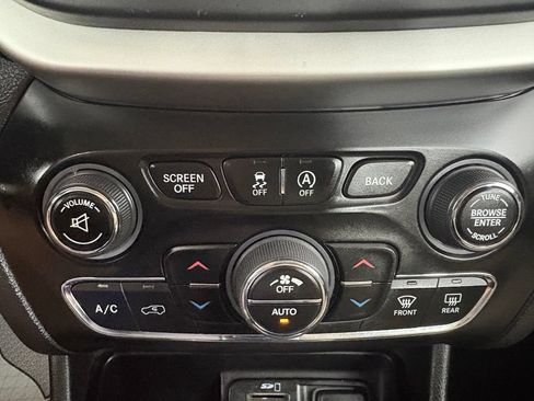 Used 2016 Jeep Cherokee Limited w/ Trailer Tow Group AWD/4WD image 28