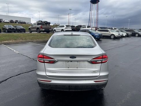 Used 2019 Ford Fusion SE image 4