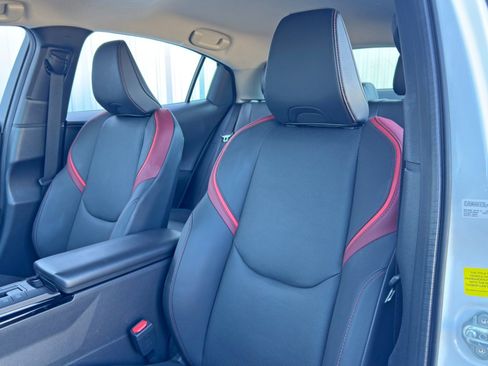 Used 2025 Toyota Prius Plug-In Hybrid XSE image 35