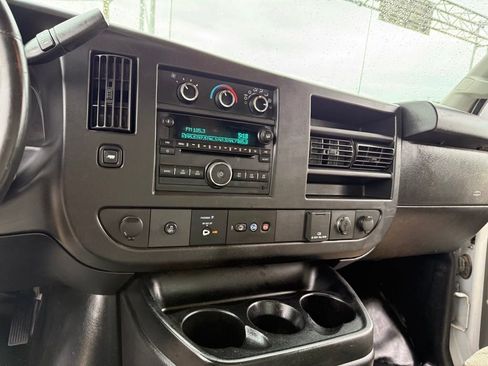 Used 2019 Chevrolet Express 3500 w/ Power Convenience Package RWD image 23
