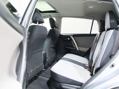 Used 2018 Toyota RAV4 XLE AWD/4WD image 27