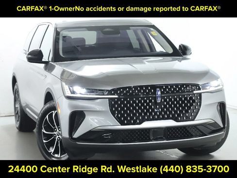 Used 2025 Lincoln Nautilus Premier AWD/4WD image 2