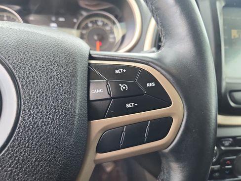 Used 2018 Jeep Cherokee Limited image 24