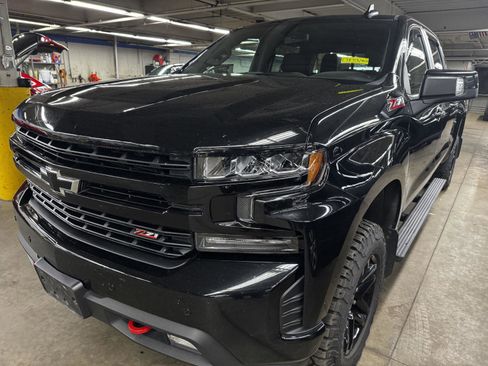 Used 2021 Chevrolet Silverado 1500 LT Trail Boss w/ Convenience Package II AWD/4WD image 2