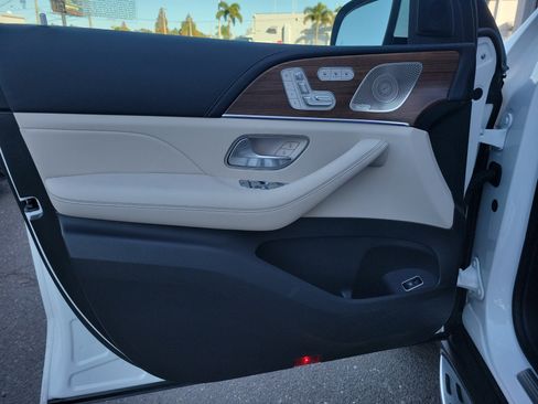 Certified 2025 Mercedes-Benz GLS 580 4MATIC image 23