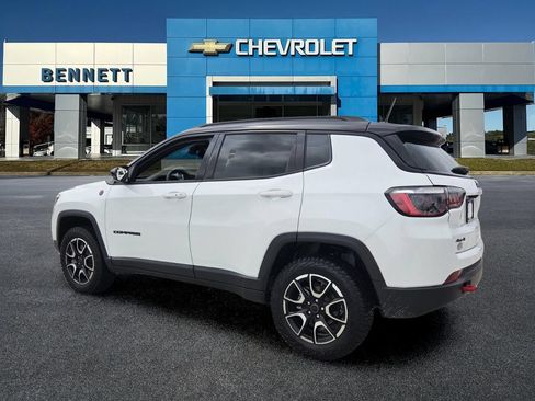 Used 2025 Jeep Compass Trailhawk AWD/4WD image 4