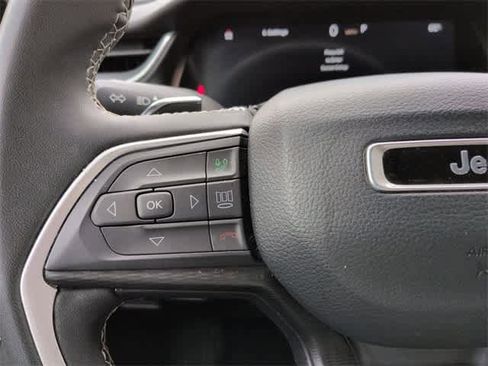 Used 2023 Jeep Grand Cherokee L Laredo image 23