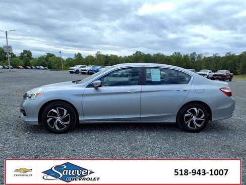 Used 2017 Honda Accord LX image 4