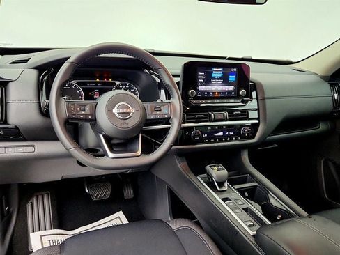 Used 2025 Nissan Pathfinder SV FWD image 11