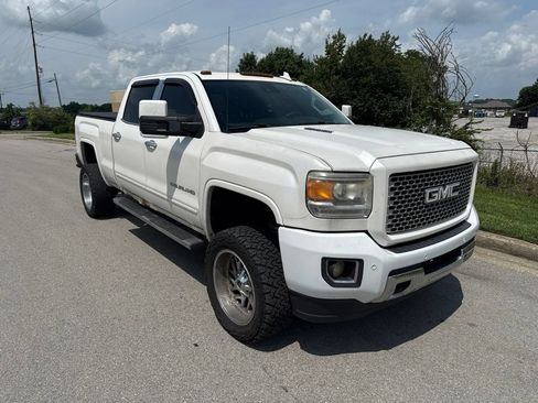 Used 2015 GMC Sierra 2500 Denali AWD/4WD image 2