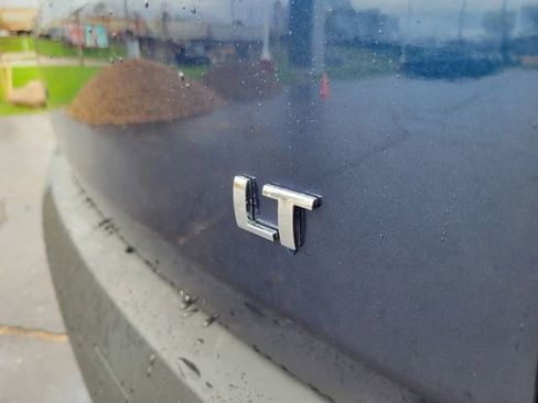 Used 2023 Chevrolet Traverse LT image 28