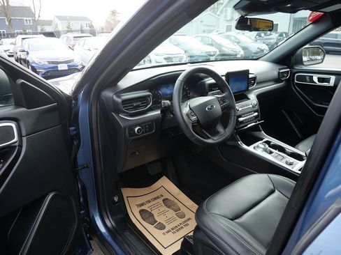 Used 2020 Ford Explorer XLT w/ Equipment Group 202A image 9